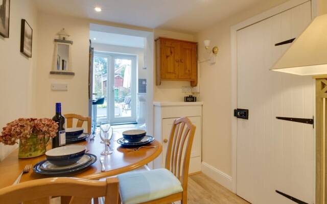 Charming 2 Bedroom Mid Terrace Cottage Is In A Quiet Spot In Hawkhurst