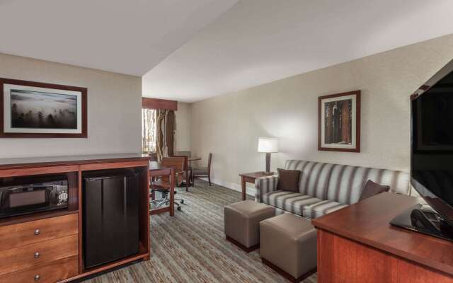 Wyndham Visalia