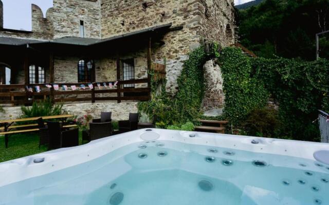 CASTELLO DEL 1100 CON VISTA e JACUZZI IN VALTELLINA