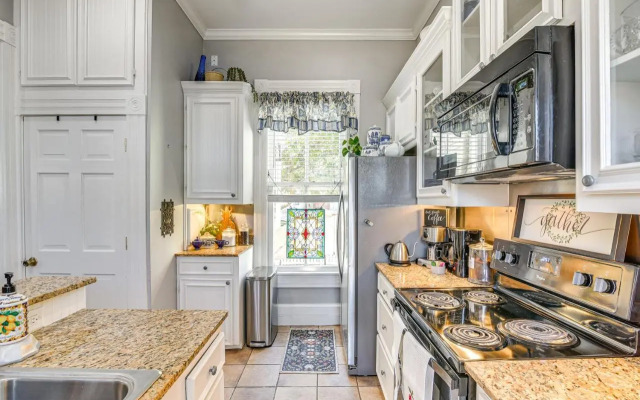 Walk to the Strand: Hideaway Haven Retreat