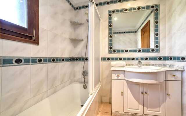 Villa - 6 Bedrooms with Pool and WiFi - 106408