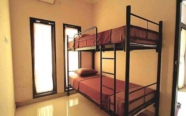 Safe House Bed and Breakfast - Hostel - Adults Ony