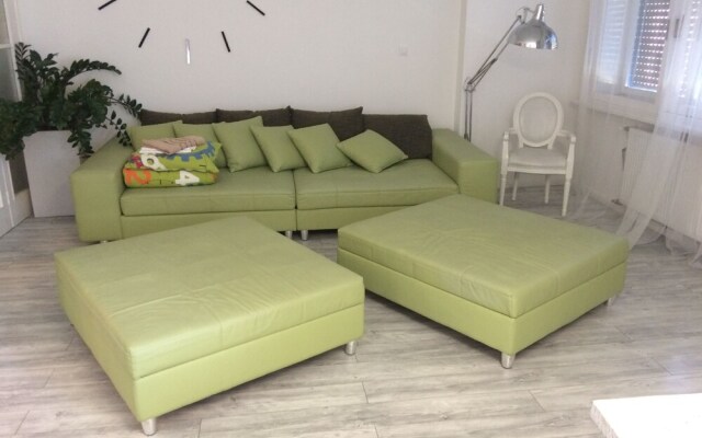 Lemon Apartment