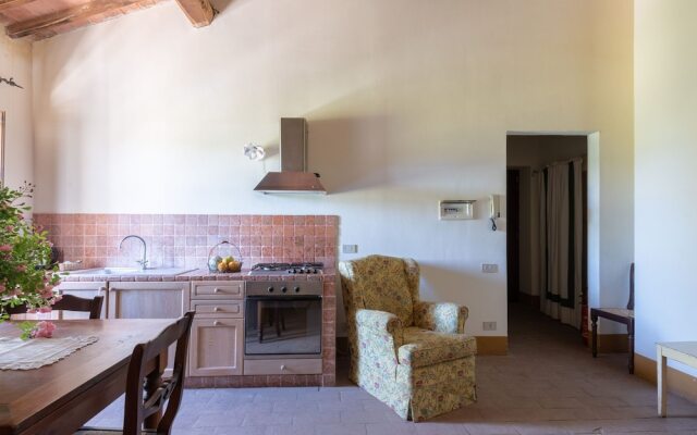 Traditional Apartment in Rapolano Terme with Swimming Pool