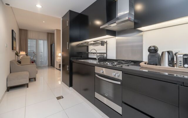 Elegant Studio w/work space and views DAMAC