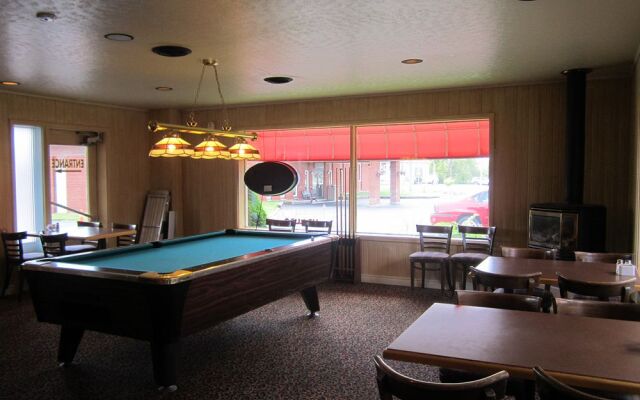 Red Pine Inn & Conference Centre