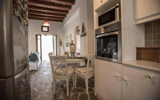 2AG252-House with a pool in Andros