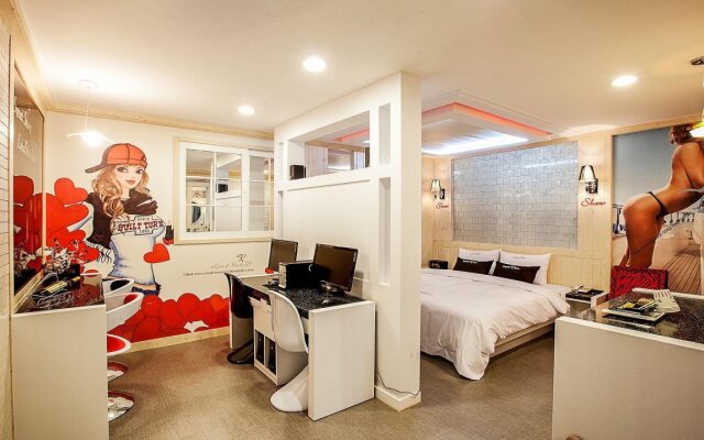 Show Hotel