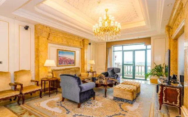 Hong bin Red Lotus Lake Hotel