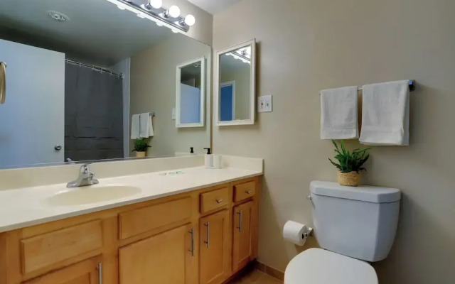 Modern Apartment with Top Amenities