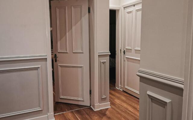 Luxurious 3 Bedroom Apartment: Heart Of Westend