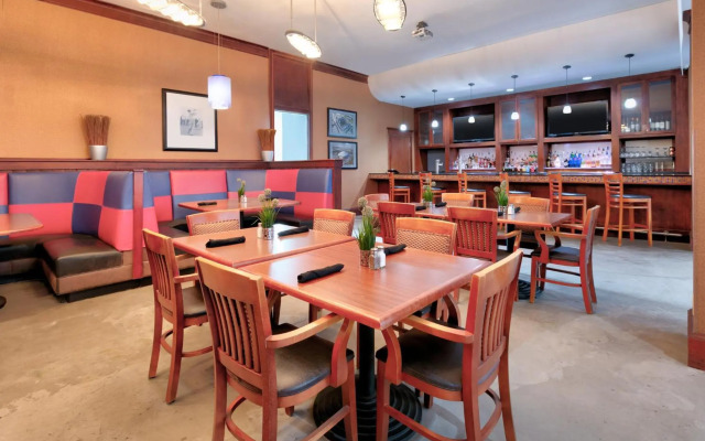 Crowne Plaza Suites Arlington by IHG