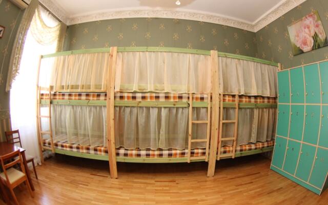 Orpheus Hostel and Apartments