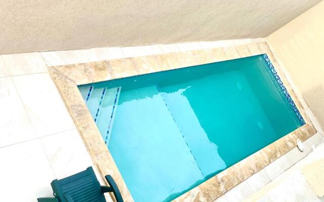 1-bed Self Contained Apartment in Noord With Pool