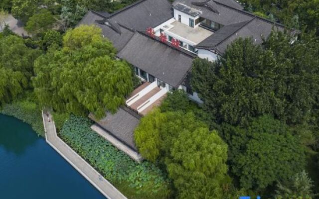 Ziyue Minghu Hotel