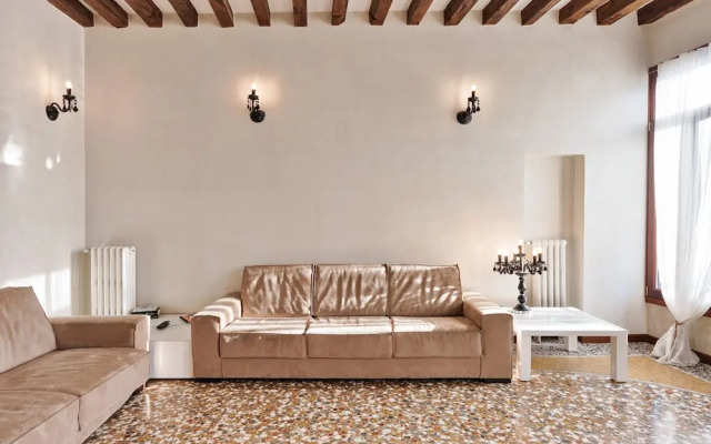 Rialto Bridge Romantic House