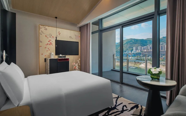 Hualuxe Chongqing Wushan by IHG