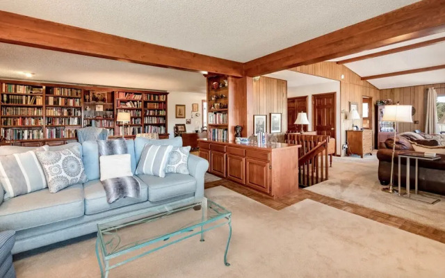 Macmillan Dog-friendly Vacation At Windcliff 4 Bedroom Home by RedAwning