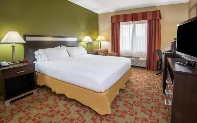 Holiday Inn Express Cleveland Airport - Brookpark, an IHG Hotel