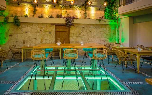 Anesis Blue Boutique Hotel