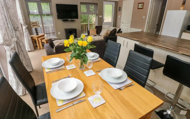 1 Hornbeam Lodge