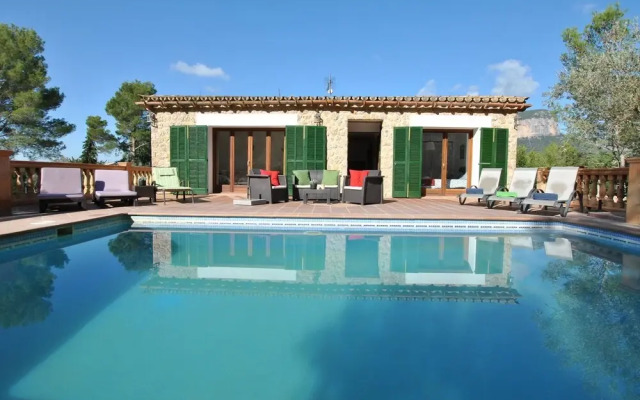Spacious Mansion in Alaró With Swimming Pool