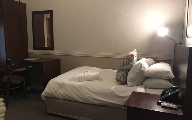 Shangri-La Country Hotel
