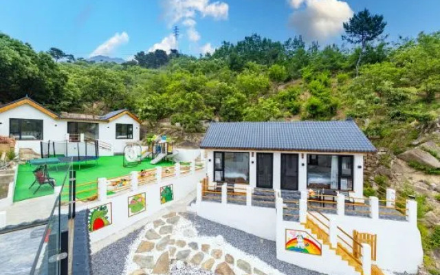Shiyue Shanman Garden Hot Spring Resort Hotel