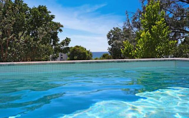 Barefoot Bungalow - Castaways Beach