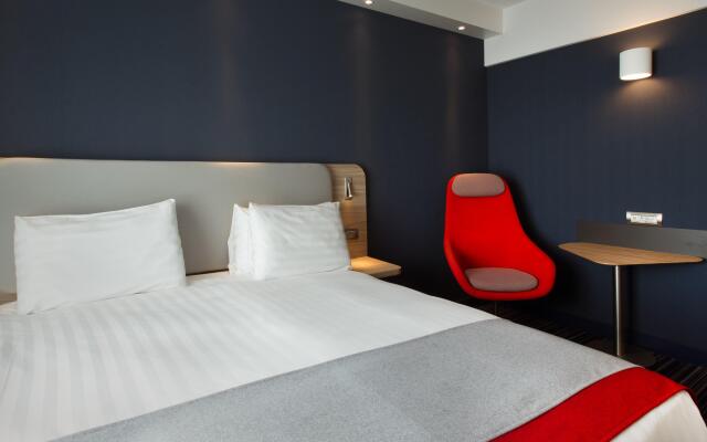 Holiday Inn Express Geneva Airport, an IHG Hotel