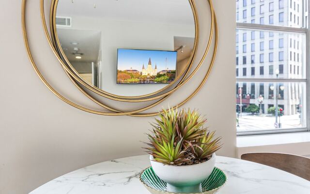 Elegant Studio Near French Quarter