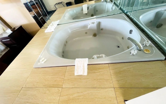 Falls Lodge and Suites