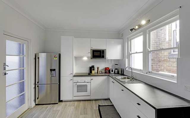 4 BR Apartment Short Walk to Bondi Beach