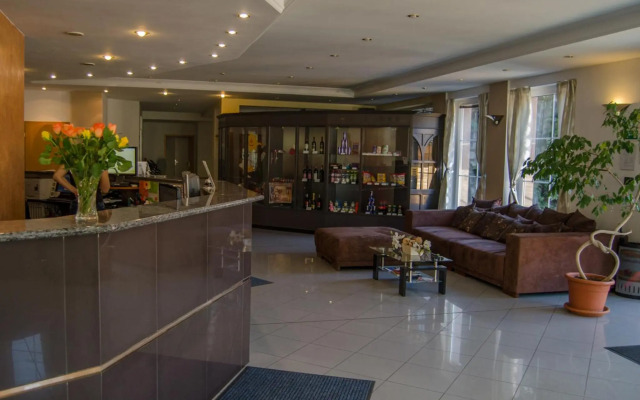 Hotel West