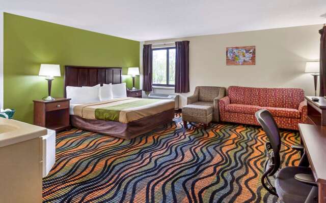 Econo Lodge Inn & Suites Oconto