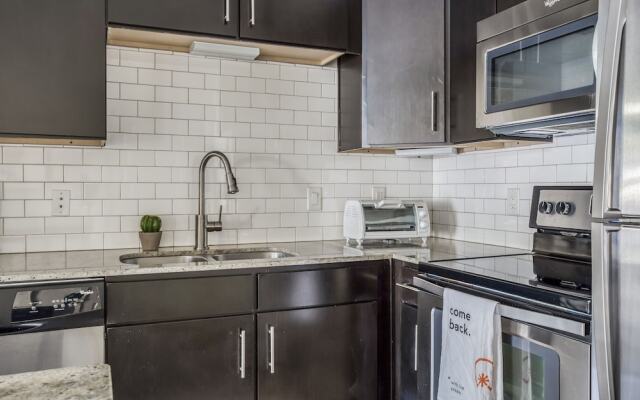 1BR2BR Downtown Austin byWanderjaunt