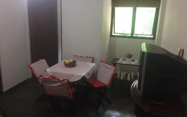 Apto. No terreo Enseada Ubatuba com piscina p/ 5 pessoas