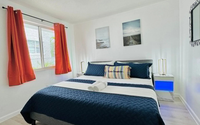 NEW Top Location King bed Free Parking