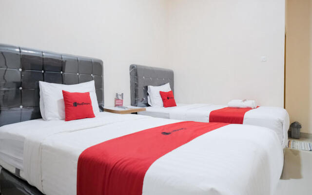 RedDoorz Plus @ Jalan P. Emir Moh Noer Lampung