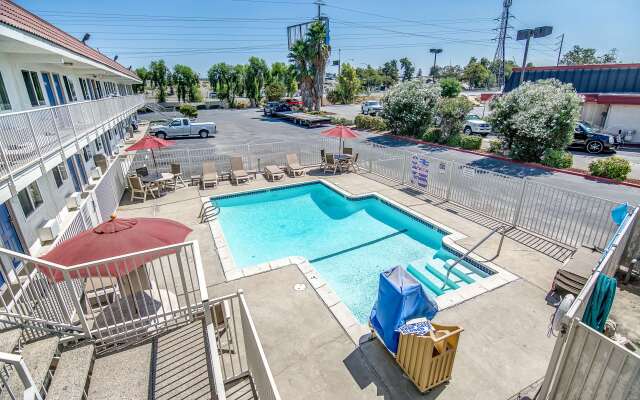 Motel 6 Stockton, CA - Charter Way West