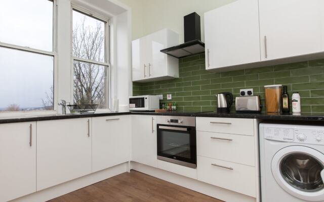 Spacious 2-br Flat for 4 in Morningside