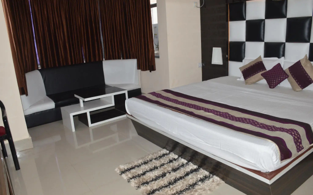 Hotel Arya Palace