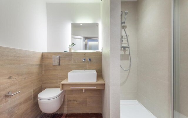 6 Dormitorios En Apartamento Modernista En El Corazon de Barcelona
