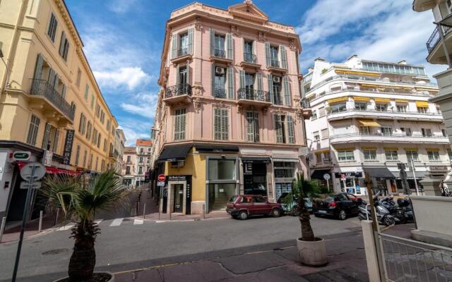 La Guitare 33 - Nice And Spacious 1br Apartment in Center of Cannes, Right Behind Grand Hotel