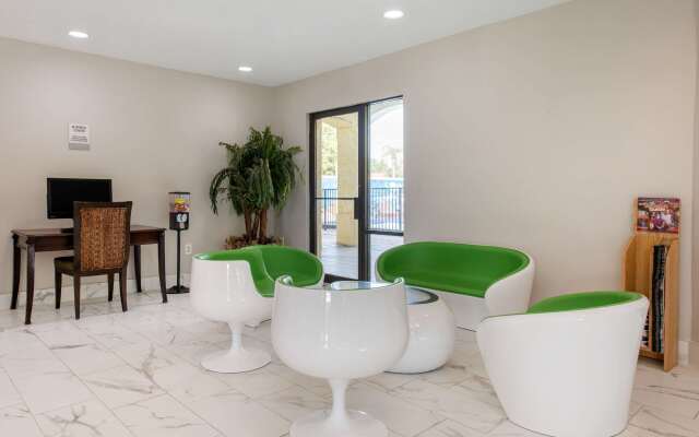 Clarion Inn & Suites Kissimmee-Lake Buena Vista South