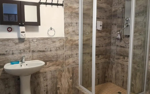 El Shadai Guest House