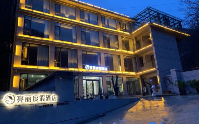 Liangli Resort Hotel (Laojun Mountain Scenic Area)