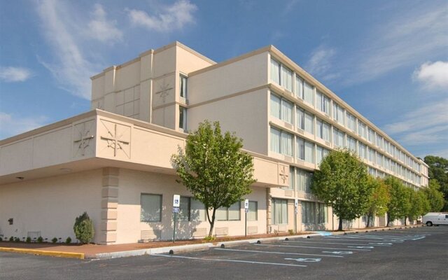 Wynnwood Plaza Hotel