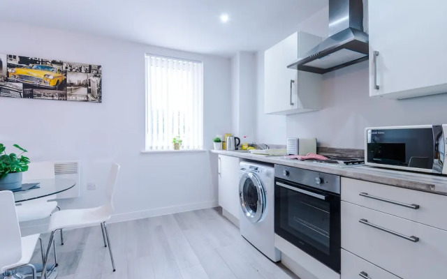 Stunning and Modern 2 Bedroom Apt in Liverpool