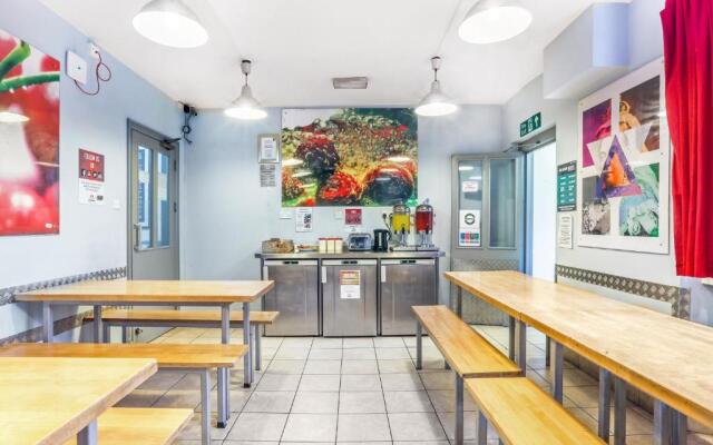 Astor Victoria Hostel - Adults Only